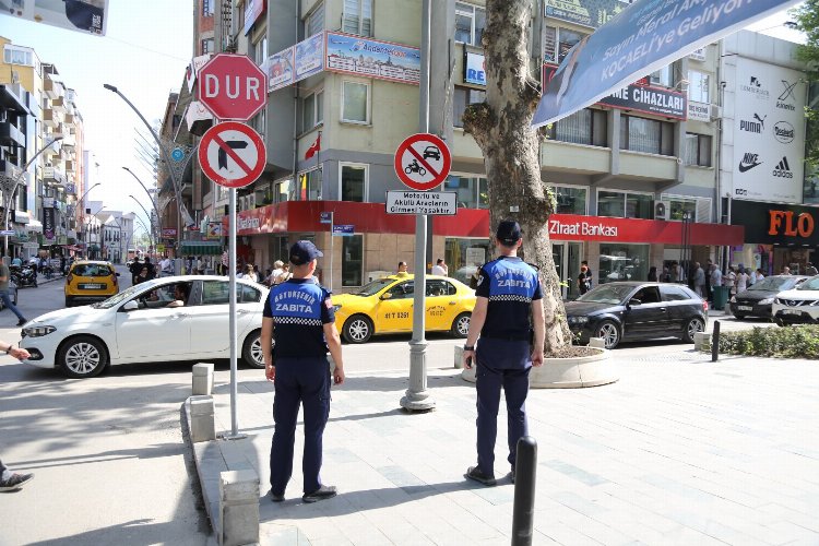 Kocaeli'nde Cumhuriyet Bulvarında öncelik yayanın -