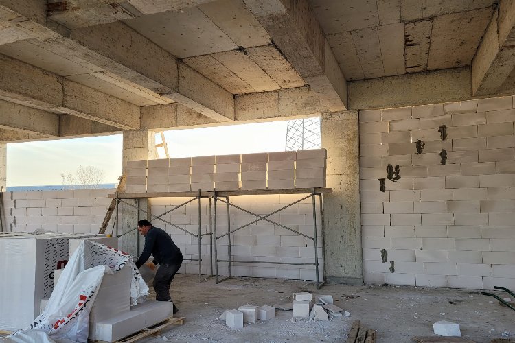 Kocaeli'nde distilasyon tesisinde montaj çalışmasına başlandı
