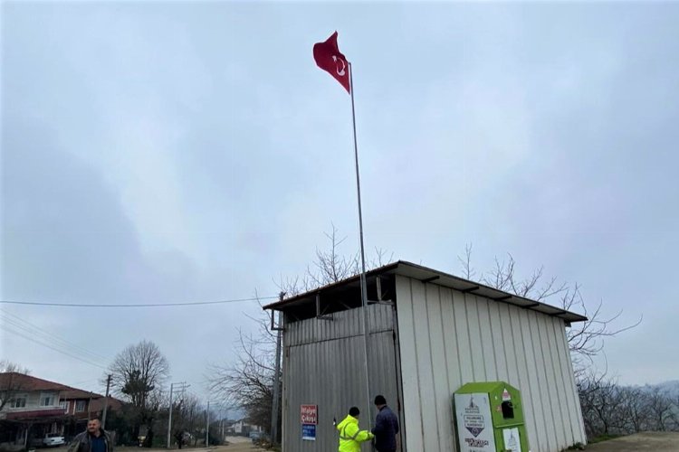 Kocaeli'nde Emre’nin Türk bayrağı talebini Başkan Büyükakın yerine getirdi -