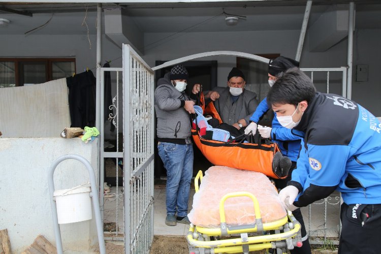 Kocaeli'nde hasta nakil ambulansları kara kışta görev başında -