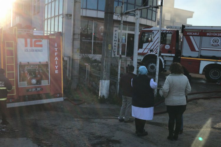 Kocaeli'nde imalathane yangınına müdahale -