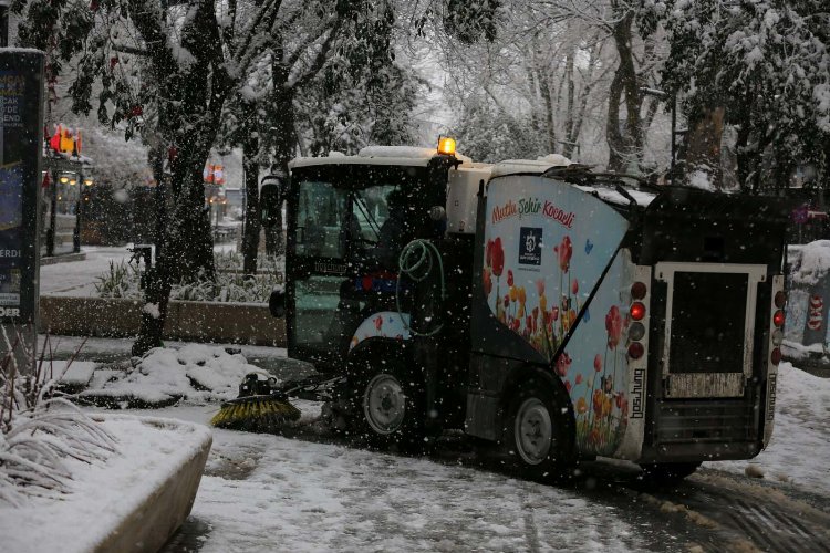 Kocaeli'nde kar mesaisi devam ediyor -