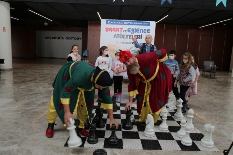 Kocaeli'nde çocuklar sanat ve eğlence atölyelerinde eğleniyor -