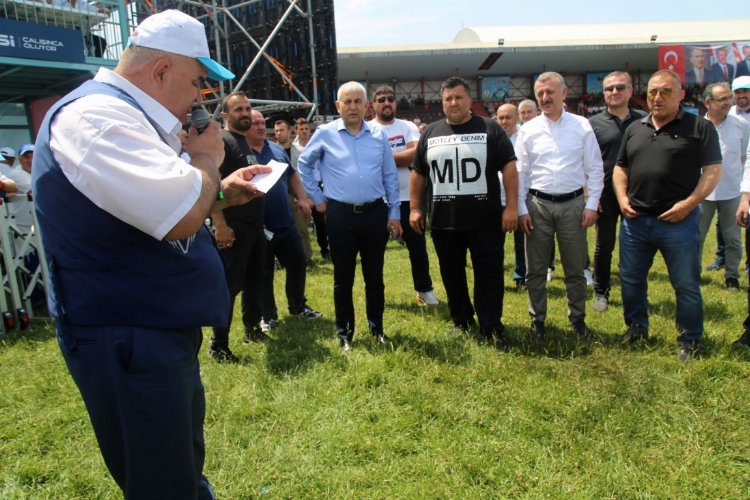 Kocaeli'nde pehlivanlar altın kemer için kispet giydi -