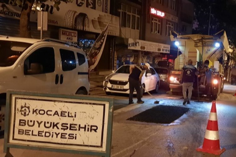 Kocaeli'nde yollar ve kaldırımlar bayrama hazırlanıyor -