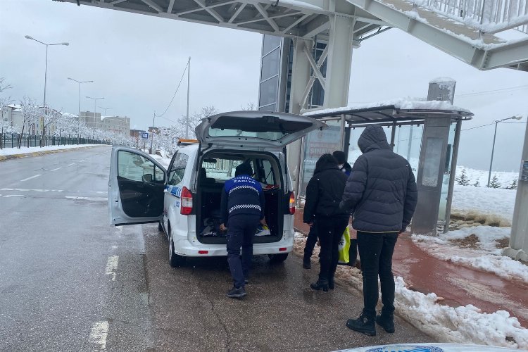 Kocaeli'nde Zabıta vatandaşa hizmet etmeye devam ediyor -