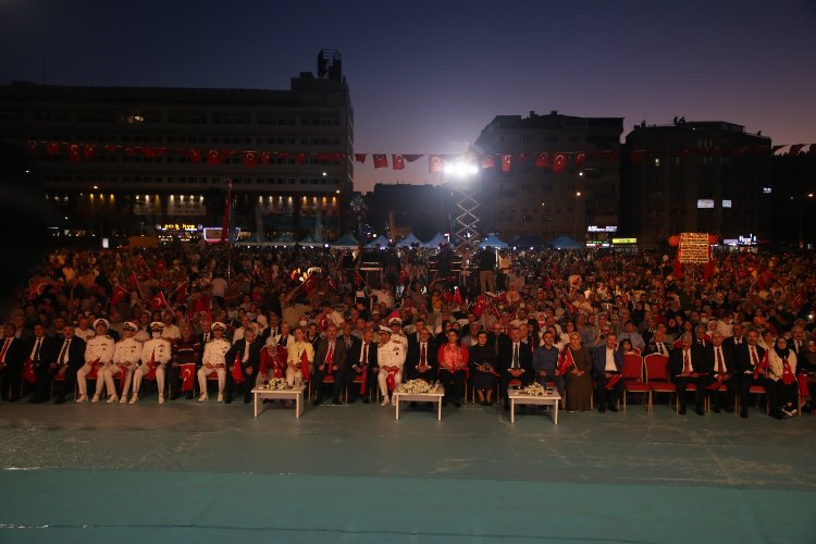 Kocaeli'nden yükselen mesaj: Darbecilere geçit yok -