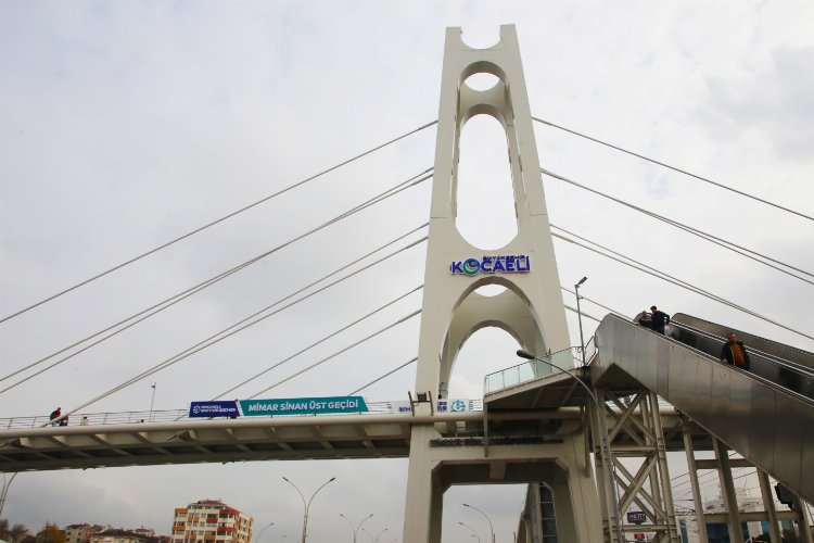 Kocaeli’nin markası köprülere işleniyor -