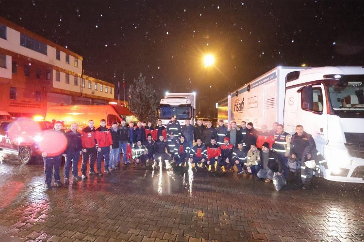 Kocaeli tüm ekipleriyle afet bölgesine yola çıktı -