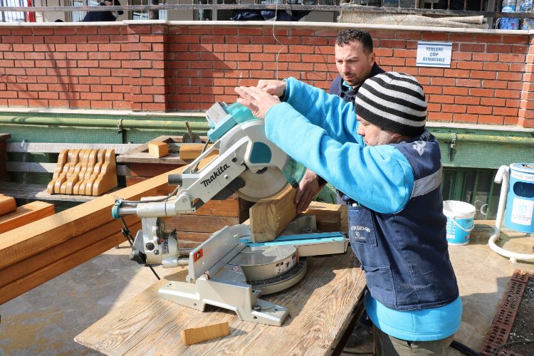 Kocaeli Yenidoğan Camiinin sundurması da yenileniyor -