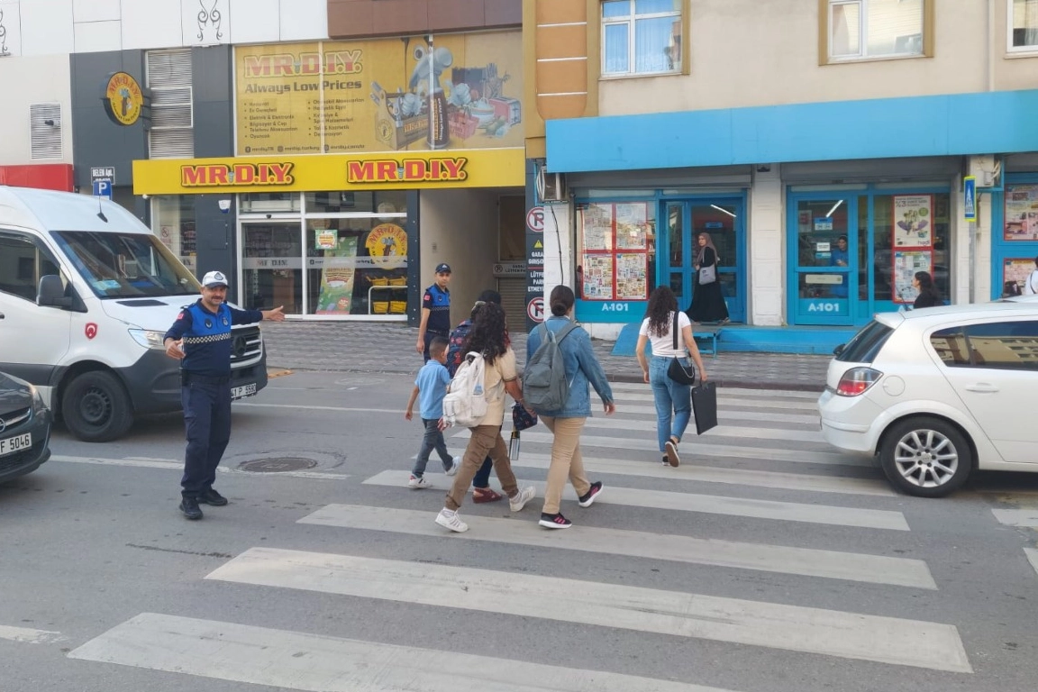 Kocaeli zabıtasıyla okul önleri güvende -