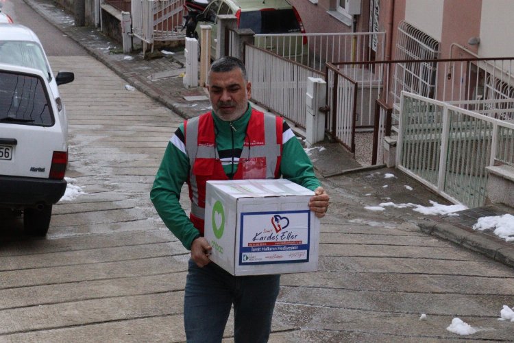 Kocaeli İzmit Belediyesi ihtiyaç sahibi vatandaşlara Ramazan kolisi desteğine başladı -