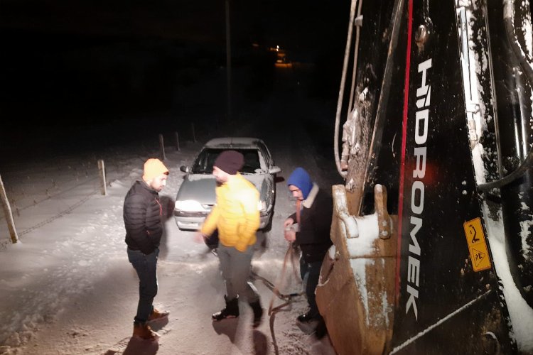 Kocaeli İzmit Belediyesi karla ekipleri sahada -