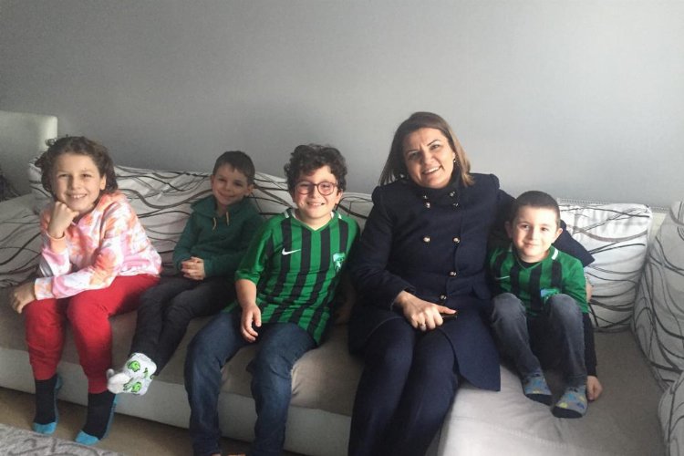 Kocaeli İzmit Belediyesi'nden vefat eden Yüksel Yalçın’ın çocuklarına forma hediyesi -