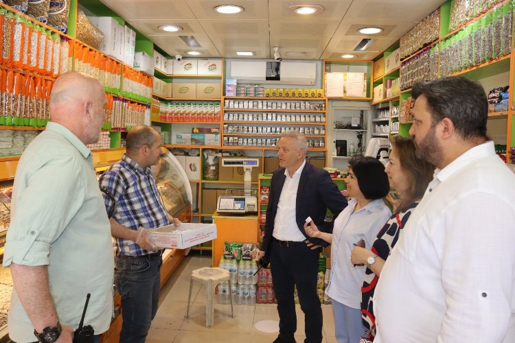 Kocaeli İzmit Belediyesi, İnönü Caddesi’ndeki esnafı dinledi -