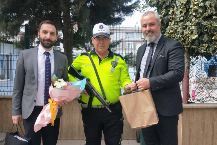 Kocaeli İzmit Belediyesi Polis Haftası’nda emniyet teşkilatını unutmadı -