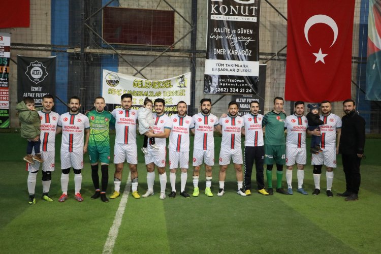 Kocaeli İzmit Belediyesi üst yönetimi final maçını takip etti -
