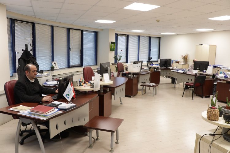 Kocaeli İzmit Belediyesinde bugün sadece erkekler çalıştı -