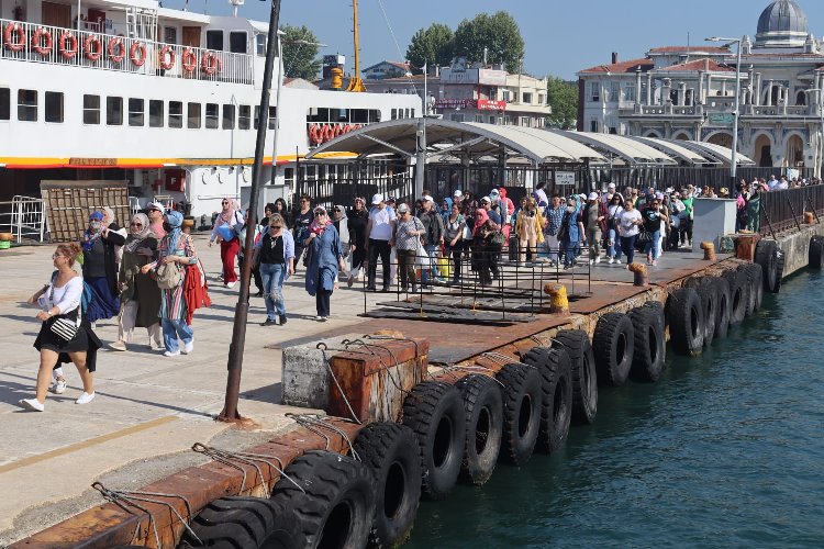 Kocaeli İzmit Belediyesinin Büyükada turunda kadınlar ve çocuklar gönüllerince eğlendi -