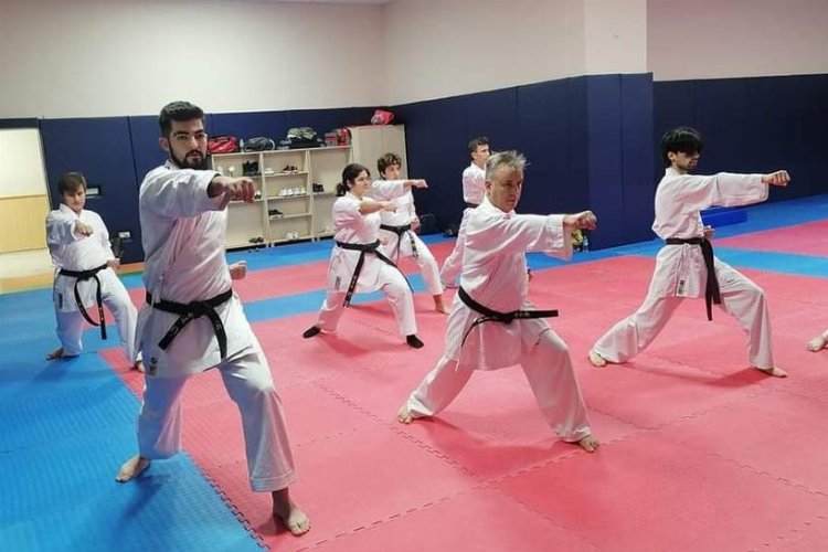 Kocaeli İzmit Belediyespor Karatecileri antrenmanlara devam ediyor -