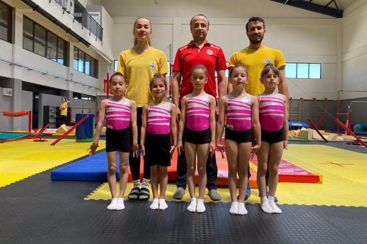 Kocaeli İzmit Belediyesporlu jimnastikçiler yarı finalde -