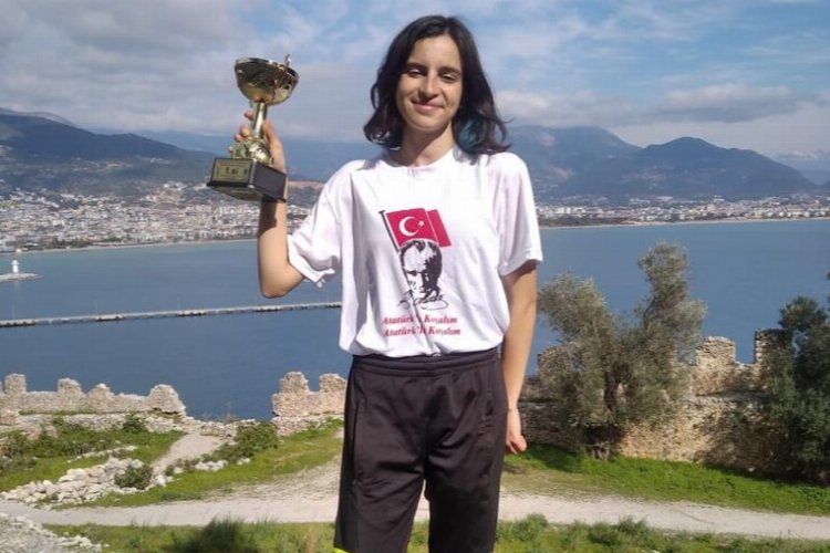 Kocaeli İzmit Belediyesporlu Serra Alanya’da şampiyonluğa koştu -
