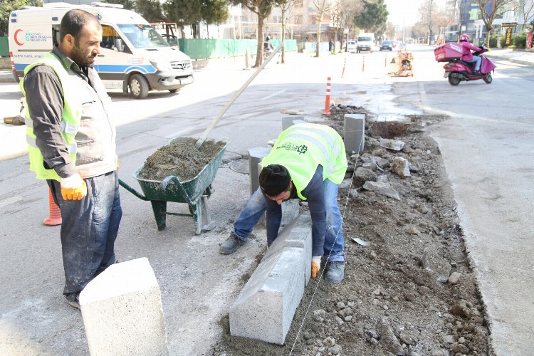 Kocaeli İzmit Demokrasi Bulvarında refüj yenileme ve aydınlatma çalışması -