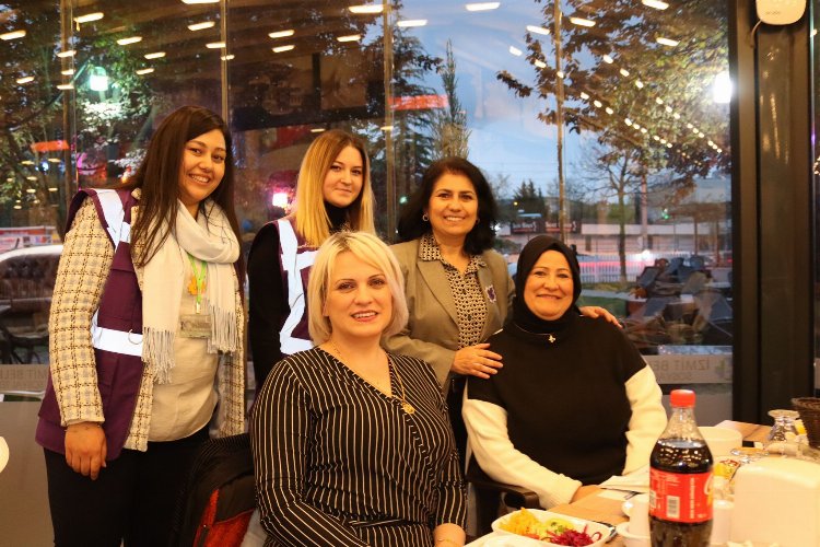 Kocaeli İzmit’in girişimci kadınları iftarda buluştu -