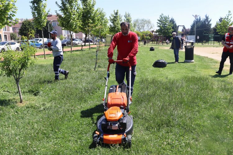 Kocaeli İzmit parklarını yaza hazırlıyor -