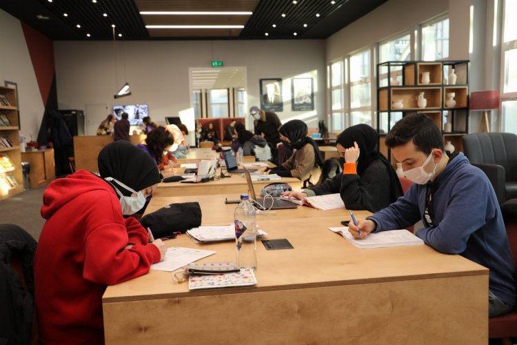 Kocaeli İzmit'te 150 kişiye kitap hediye edilecek -