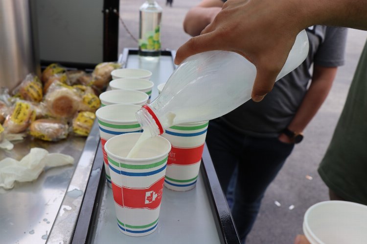 Kocaeli İzmit'te 500 litre süt içti -