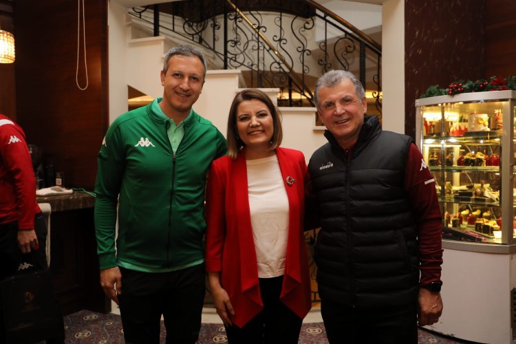 Kocaeli İzmit'te Başkan Hürriyet’ten Vanspor’a moral ziyareti -