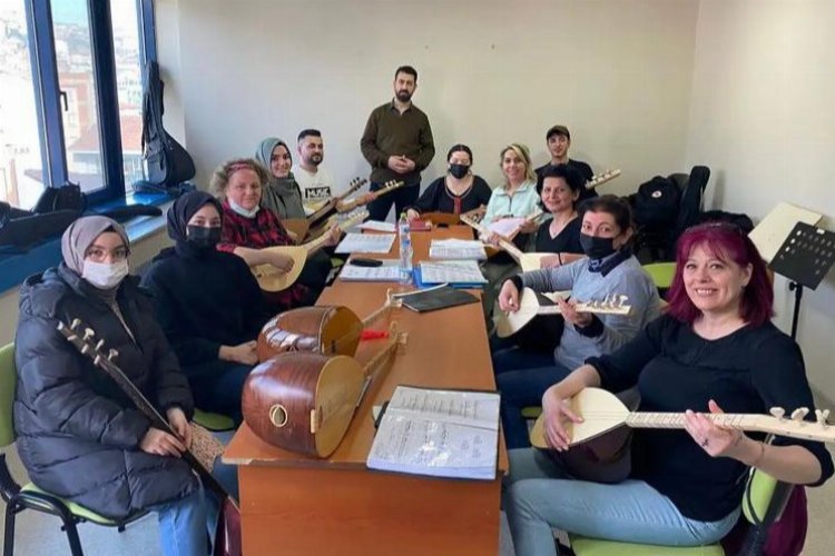 Kocaeli İzmit'te 'bağlama'ya yoğun ilgi -