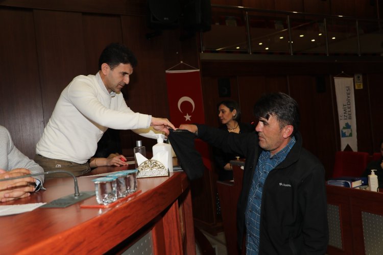Kocaeli İzmit'te küçükbaş hayvan desteğinde hak sahipleri noter huzurunda kurayla belli oldu -