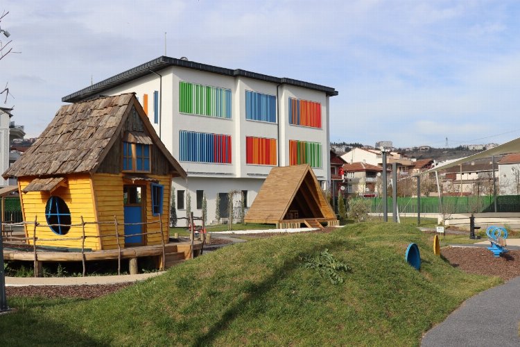 Kocaeli İzmit'te Çınar Çocuk Evi’nin bahçesine peyzaj çalışması 