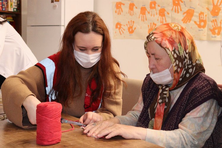 Kocaeli İzmit'te Yaşlılara Saygı Haftası etkinlikleri Alzheimer Yaşam Evi’nde başladı -