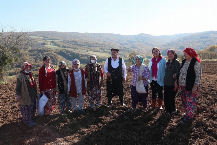 Kocaeli İzmit'te yerel yönetimden çiftçiye gübre desteği -