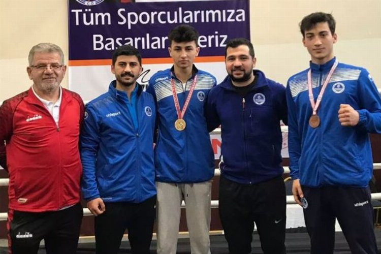 Kocaelili boksörler ringde fırtına gibi esti -