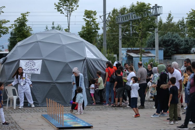 Kocaelili çocuklar gökyüzüne dokundu -