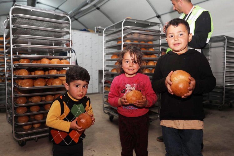 Kocasinan'dan Türkoğlu'nda 16 bin sıcak ekmek dağıtımı -