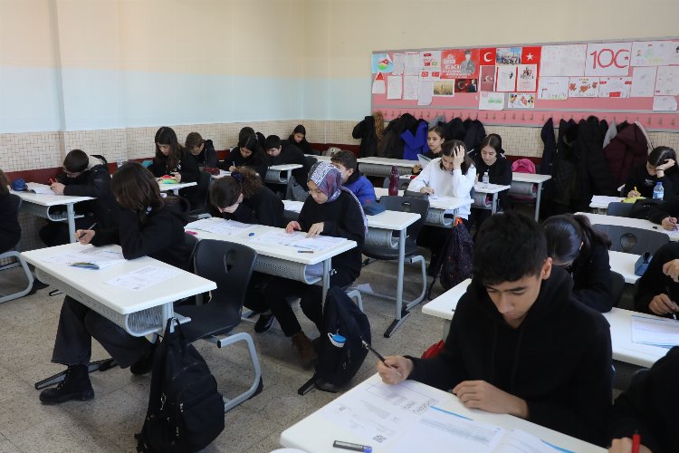 Konya Büyükşehir öğrencileri LGS ve TYT'ye hazırlıyor -