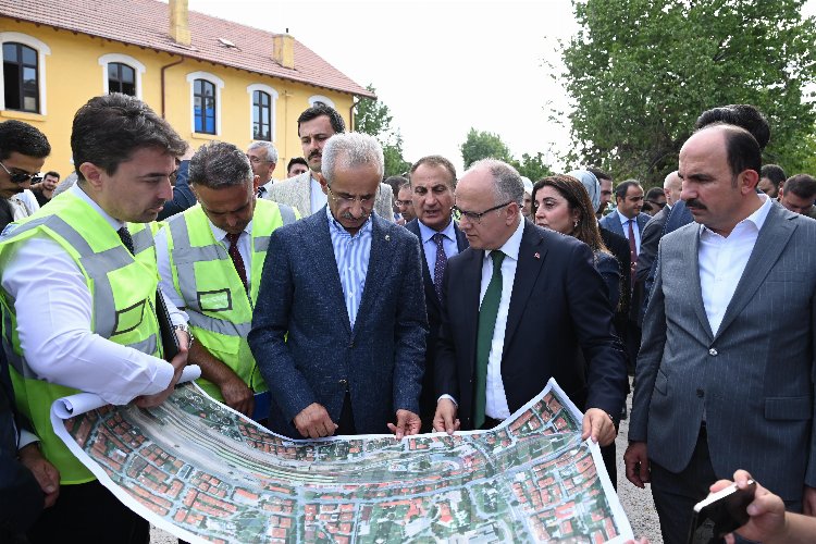 Konya'da banliyö hattına yakın mercek -