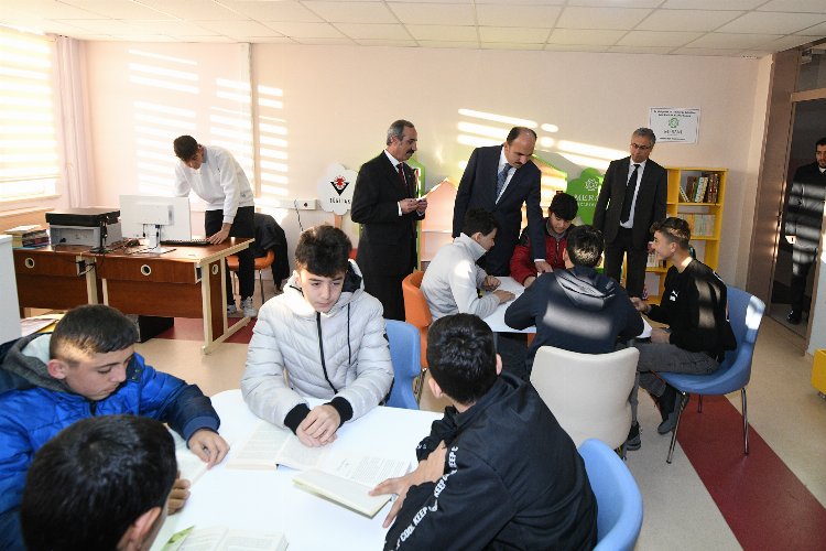 Konya'da Başkan Altay yılın ilk ziyaretini öğrencilere yaptı -