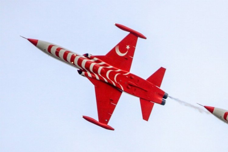 Konya'da Türk Yıldızları ekibine ait uçak düştü! -