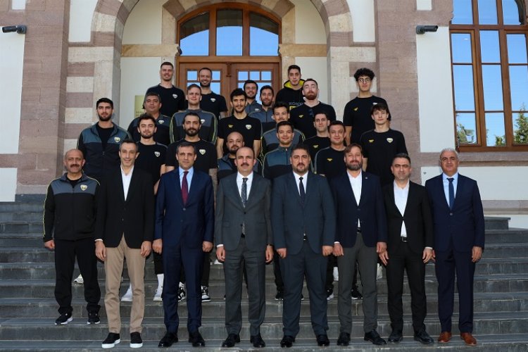 Konya'da yükselen takımdan Başkan Altay'a ziyaret -
