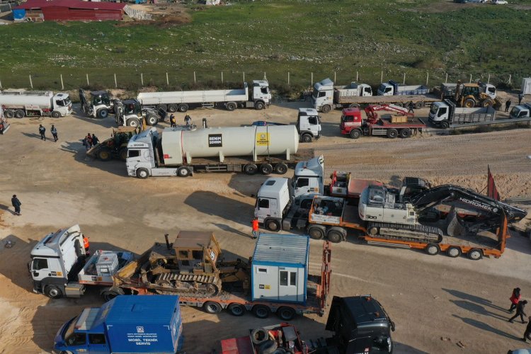 Konya deprem bölgesine araç şantiyesi kurdu -