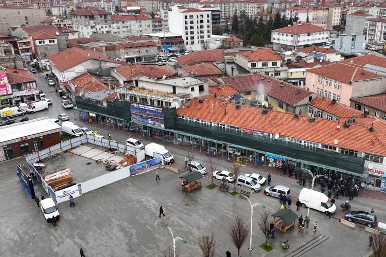 Konya Ereğli Kent Meydanı'nda cepheler iyileşiyor -