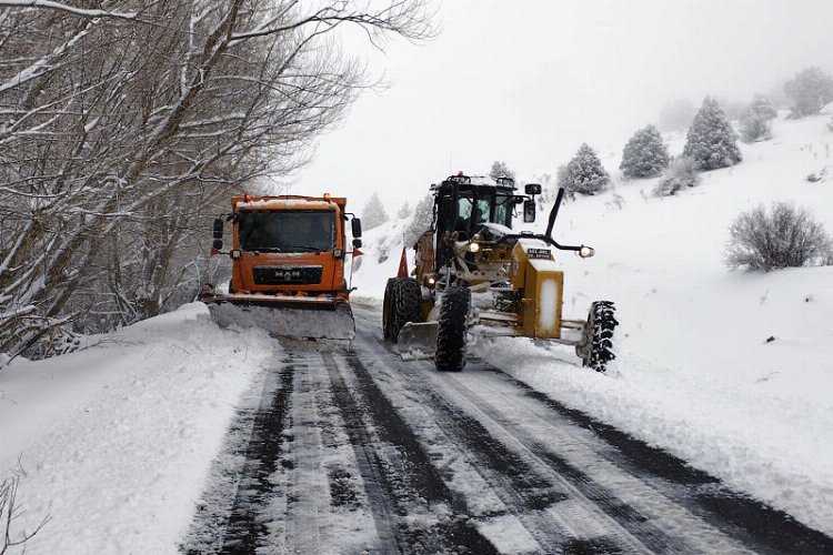 Konya Selçuklu'da kar mesaisi -