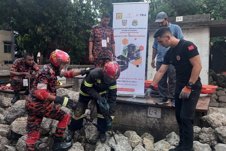 Konyalı itfaiyeciler Bangladeş'i eğitti -