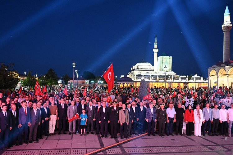 Konyalılar Mevlana Meydanı'nda toplandı -